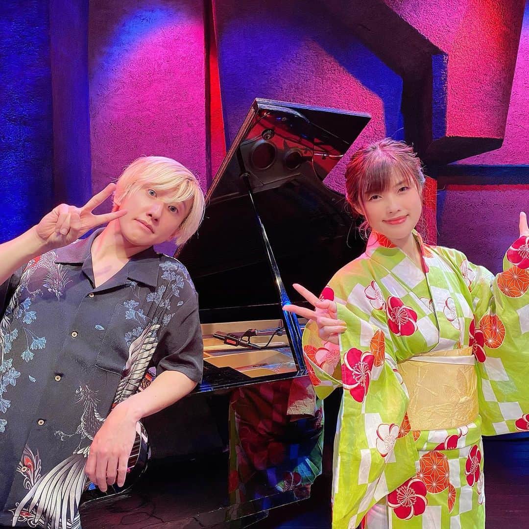 佐咲紗花さんのインスタグラム写真 - (佐咲紗花Instagram)「. レギュラー回としては半年ぶりの 「佐咲紗花 ACOUSTIC LIVE passage〜August〜」 ありがとうございました✨ 今年最初で最後であろう浴衣です。 ８月の誕生石・ペリドット色に寄せました。 メイクも珍しく黄色オレンジで、 キラキラパーツも乗せました🤩  今回のセットリストも大好きな曲だらけでしたが、 中でも僕天のアレンジが好きだったな🥰  チケットの購入は8/20(木)23:59まで アーカイブで8/21(金)23:59まで 可能ですので 後追いさんもどうぞ…😘 https://t.pia.jp/pia/event/event.do?eventBundleCd=b2063226   ‪#佐咲アコライ‬ #パスタ  #AcousticLiveStreaming   (スタパでアコースティックで浴衣を着ると 美郷あきさんのライブを思い出しますね✨)」8月15日 23時59分 - sasakisssayaka