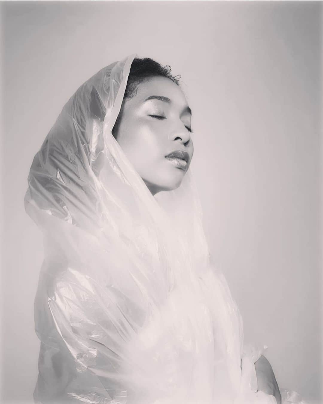 上梨ライムさんのインスタグラム写真 - (上梨ライムInstagram)「8月15日は終戦日。 75年前、当時を生きた人々の心境は計り知れないけれど これまでにたくさんの犠牲が戦争によって齎されました。  もう二度と、二度と繰り返さぬよう  私たちは過去の事実に目を背けず 負の遺産を継承します🕊  今日という日まで歴史を繋げてくれた全ての人に感謝と 犠牲になった方々へ追悼の意を表します。  世界がたくさんの愛で溢れますように。🌏  It is immeasurable things for me to understand the people lived in the 40’s, how ever there were many sacrifices have been caused by the wars.  It is one of the history that we can’t repeat.   We can’t forget the facts of the past, and need to inherited this negative history’s till the future.  Thank you for all the people who have connected the history up till now. And I would like to express our sincere condolences to the victims.  May the world overflow with love🤍  . . . .  #peace#worldwar2#終戦記念日#8月15日#第二次世界大戦#cheerupeachother#curlybeauty #missuniverse#missiniversejapan2020#missuniversejapan#semifainalist#roadtomissuniverse#roadtomissuniversejapan2020#blasianjapan#missuniverseblasian#blasiangirlミスユニバース#ミスユニバースジャパン#ミスユニバースジャパン2020 @missuniversejapan」8月15日 23時59分 - raimu.kaminashi_official