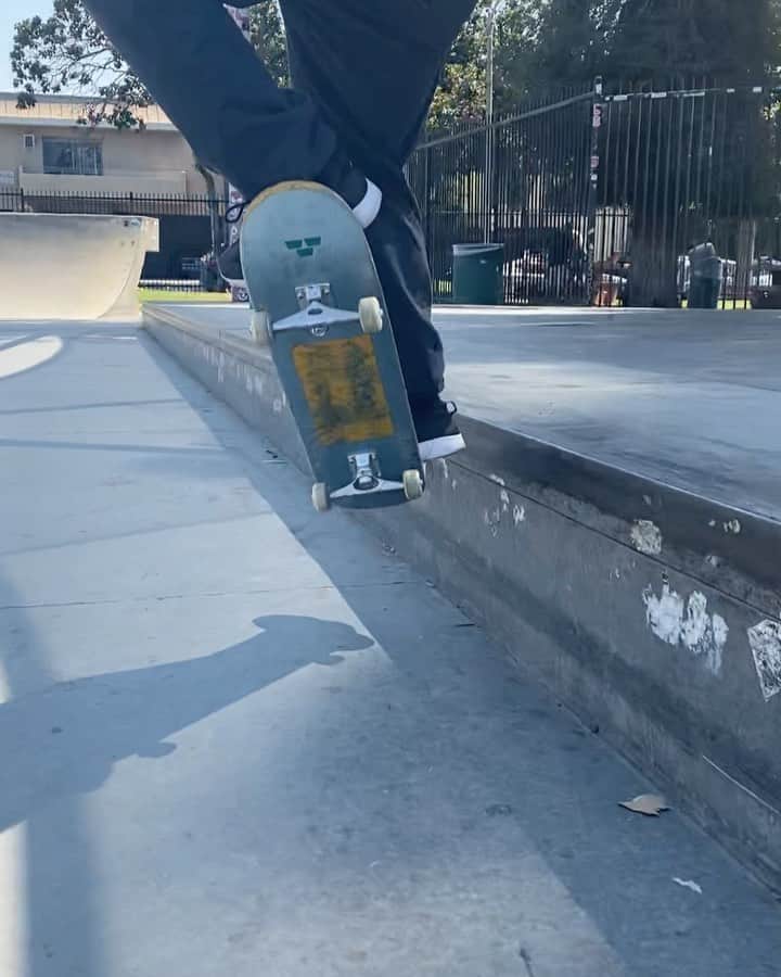 マニー・サンティアゴのインスタグラム：「Some tips on how I Nollie Krook on @stompsessions Tutorial. 👨🏽‍🏫🤝🤣 🎥: @prod」