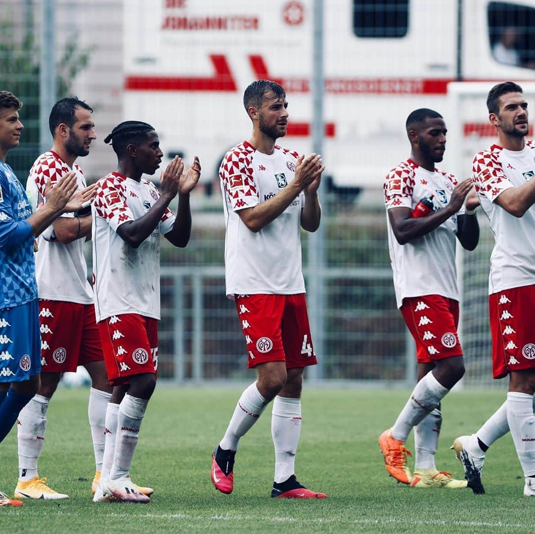 1.FSVマインツ05さんのインスタグラム写真 - (1.FSVマインツ05Instagram)「Siegen tut gut, auch wenn es noch nicht um Punkte geht! 🤟🔴⚪️ #Mainz05 #Testspiel 🆚 @wuerzburgerkickers1907 #Fußball #Preseason #Vorbereitung」8月16日 0時01分 - 1fsvmainz05