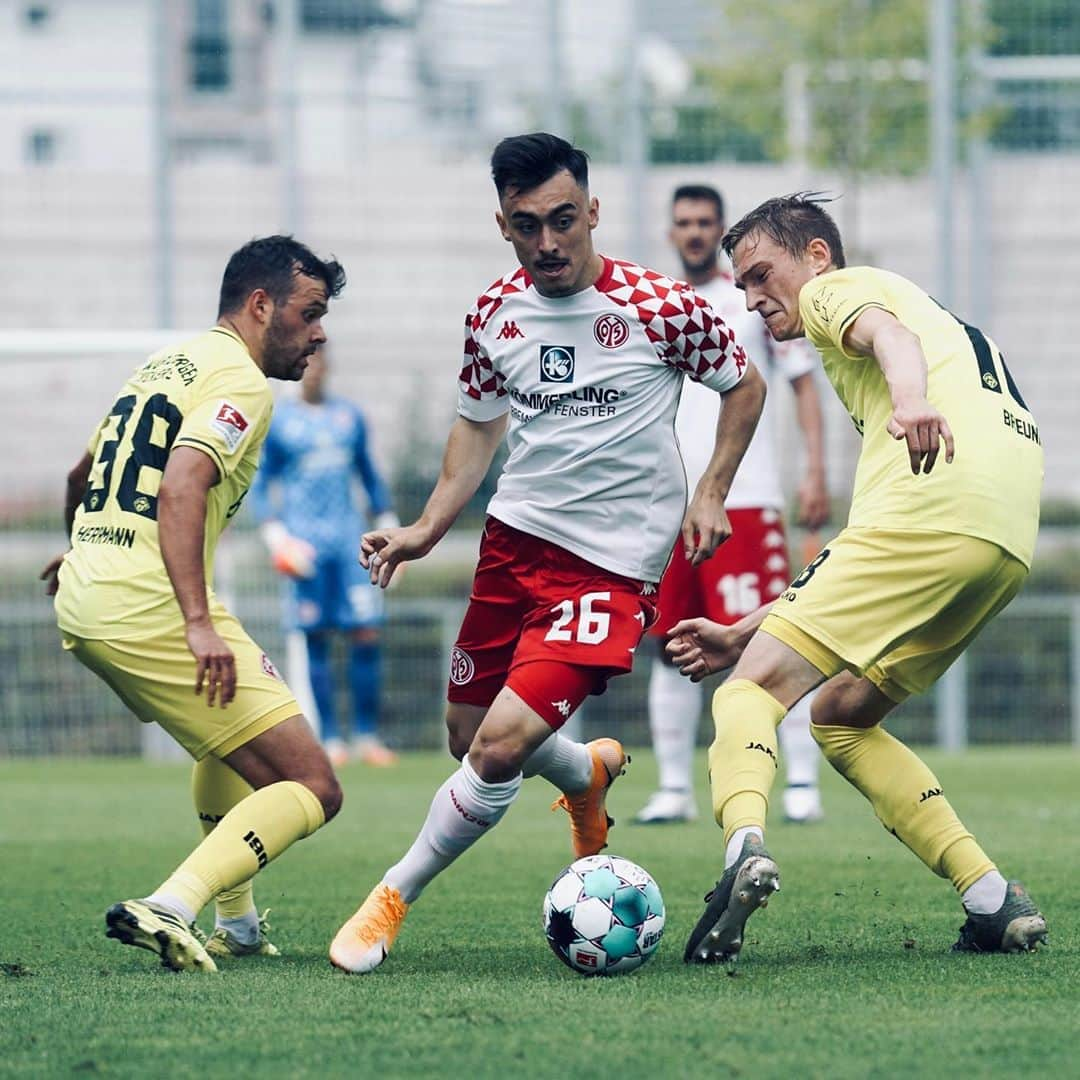 1.FSVマインツ05さんのインスタグラム写真 - (1.FSVマインツ05Instagram)「Siegen tut gut, auch wenn es noch nicht um Punkte geht! 🤟🔴⚪️ #Mainz05 #Testspiel 🆚 @wuerzburgerkickers1907 #Fußball #Preseason #Vorbereitung」8月16日 0時01分 - 1fsvmainz05