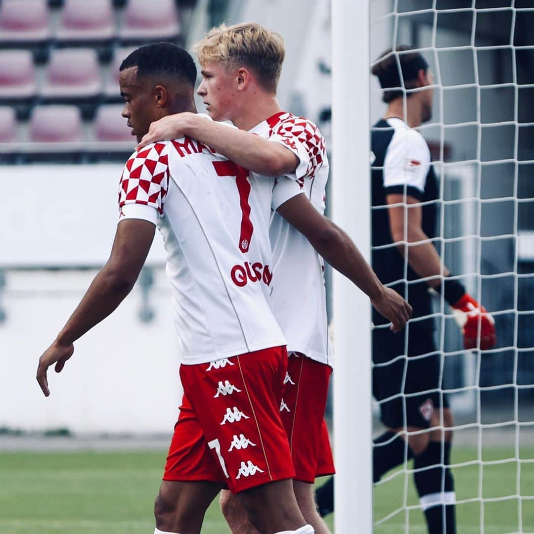 1.FSVマインツ05さんのインスタグラム写真 - (1.FSVマインツ05Instagram)「Siegen tut gut, auch wenn es noch nicht um Punkte geht! 🤟🔴⚪️ #Mainz05 #Testspiel 🆚 @wuerzburgerkickers1907 #Fußball #Preseason #Vorbereitung」8月16日 0時01分 - 1fsvmainz05