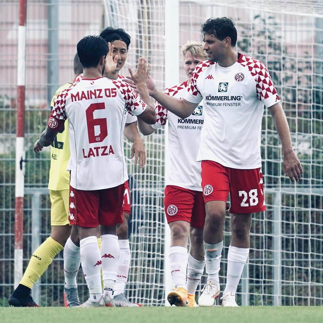 1.FSVマインツ05さんのインスタグラム写真 - (1.FSVマインツ05Instagram)「Siegen tut gut, auch wenn es noch nicht um Punkte geht! 🤟🔴⚪️ #Mainz05 #Testspiel 🆚 @wuerzburgerkickers1907 #Fußball #Preseason #Vorbereitung」8月16日 0時01分 - 1fsvmainz05