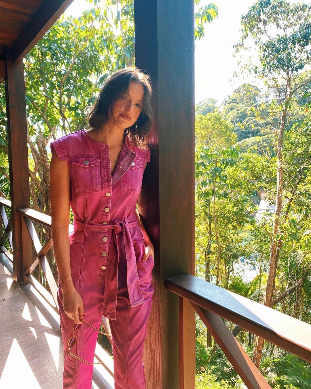 アガサ・モレイラのインスタグラム：「A @forumoficial chega com mais uma novidade: Coleção HORIZONTES - Verão 21, que está disponível em todas as lojas físicas da marca e e-commerce. ✨ Para informações, é só clicar no link da bio da @forumoficial. E no dia 18/08, às 20h, você vai poder conferir o desfile dessa coleção maravilhosa no instagram @forumoficial com a @voguebrasil. Não vai ficar de fora dessa né? #ad」