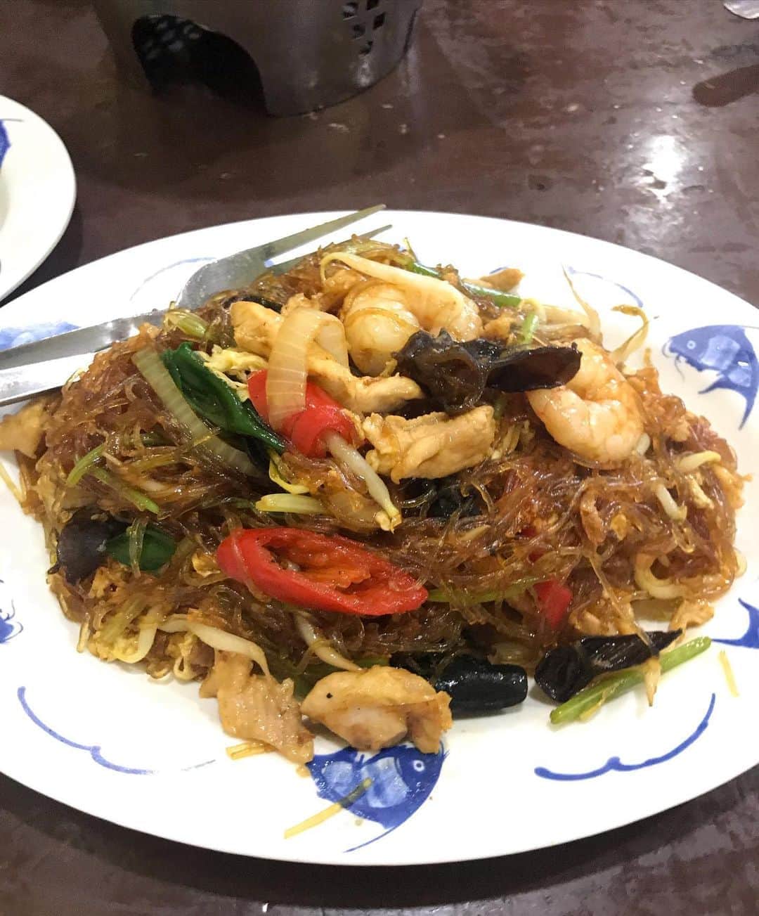 Li Tian の雑貨屋さんのインスタグラム写真 - (Li Tian の雑貨屋Instagram)「An amazing Thai feast with friends at @joeskitchen.sg that caught us by surprise with some good wok hei in the Thai Style Kang Kong and Basil Stir Fry Minced Pork.   The Tom Yum Soup and the Green Curry Chicken were so appetizing that we decided to add on the Pineapple Fried Rice to our original plan of having the Fried Vermicelli only. Prices are very reasonable too   • • • #singapore #musttry #yummy #love #sgfood #foodporn #igsg #グルメ #instafood #gourmet #beautifulcuisines #onthetable #sgeatout #cafe #sgeats #f52grams #sgcafe #streetfood #feedfeed  #foodsg #jiaklocal #savefnbsg #sgblog #sgpromo #thai #tomyumsoup」8月16日 0時04分 - dairyandcream