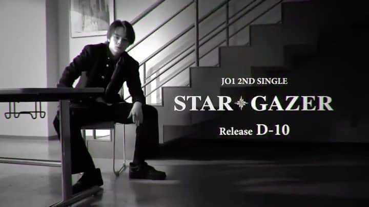 鶴房汐恩（JO1）のインスタグラム：「JO1 2ND SINGLE 『STARGAZER』 リリースまで🗓D-10！ カウントダウンスタート👊  JO1 2ND SINGLE 『STARGAZER』 🎼 2020.08.26 Release  #リリースカウントダウン #Dday10 #鶴房汐恩 #TsuruboShion #JO1 #STARGAZER #OH_EH_OH —— [👽] ➖➖➖➖➖➖➖➖➖➖➖➖➖➖➖➖➖ #tsuruboshion #tsurubo #shion #鶴房汐恩 #JO1 #JAM #produce101japan #japan #jpop」