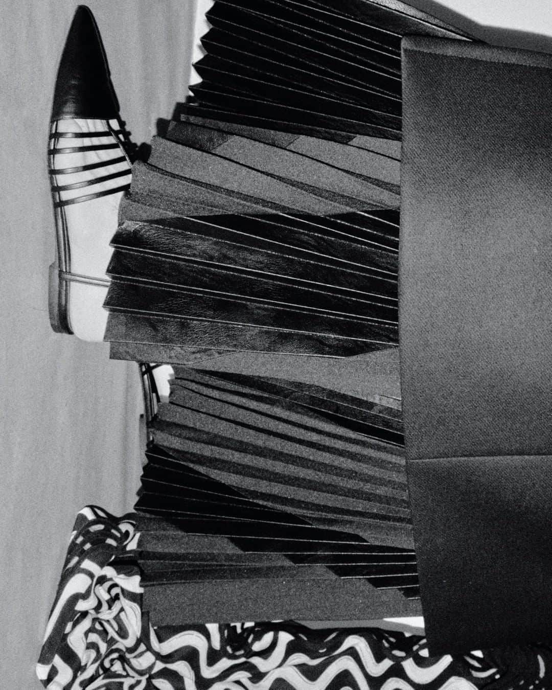 ステラ・マッカートニーさんのインスタグラム写真 - (ステラ・マッカートニーInstagram)「Unapologetically committed to desirability and sustainability, this season we introduced a specially developed recycled polyester lurex across pleated skirts as well as our goth-inspired Cage sandals – completely vegan and cruelty-free.⁣ ⁣ Discover #StellaAutumn20 in-store and online.⁣ ⁣ #StellaCommUnity #StellaMcCartney」8月16日 0時08分 - stellamccartney