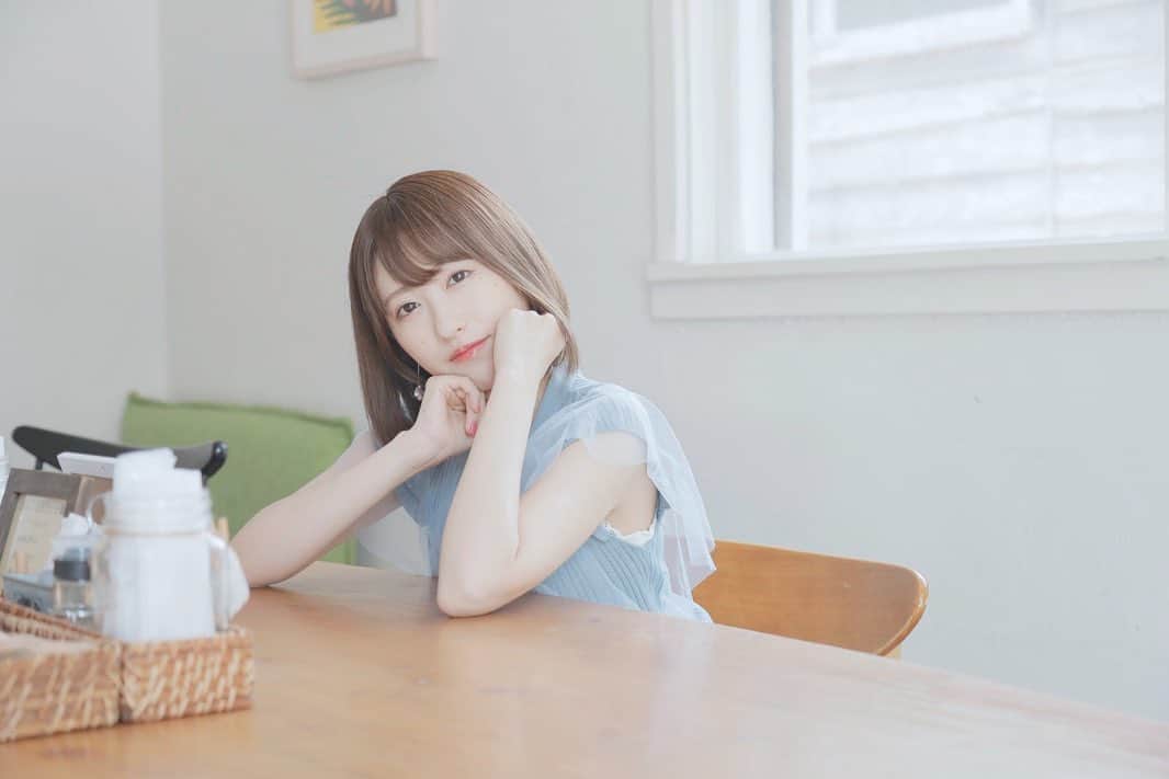 小桃音まいのインスタグラム：「🧊. . cafeでのんびり〜. . 日付変わっちゃったけど. 毎日投稿せーふ？. . . お誕生日まで9日🎂. .」