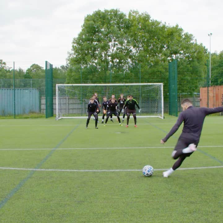 F2Freestylersのインスタグラム：「Possibly our toughest challenge yet! 🤯 F2 vs 16 Keepers!! 🧤New video out now link in bio. 🎥🔝」