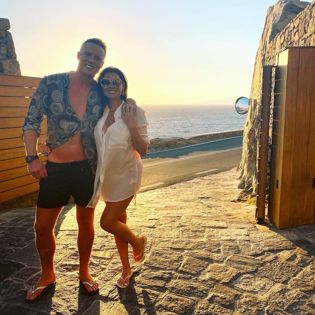 Jessica Wrightさんのインスタグラム写真 - (Jessica WrightInstagram)「Mykonos you have been a dream. Beautiful hotel & beautiful sunsets 🧡 Big thank you to @arbillionaireconcierge for assisting us in our travel itinerary & accommodation @cavotagoomykonos This is not an ad just an appreciation post 🤎」8月16日 0時36分 - jesswright77