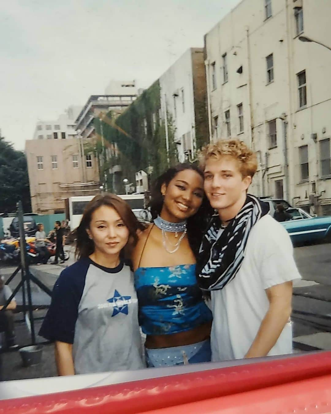 Crystal Kayさんのインスタグラム写真 - (Crystal KayInstagram)「Throw back. Hard To Say music video BTS with mom and my dear friend Darren. I loved having my hs and hometown friends as extras in my videos♥️  Hard to say のPV！地元での撮影。ここ今の像の鼻公園のとこなんだよ！！高校の友達とママと。このPVのエキストラはほぼ地元仲間じゃ学校の同級生w👍  2002年💕 18years ago 😐」8月16日 0時41分 - crystalkayofficial