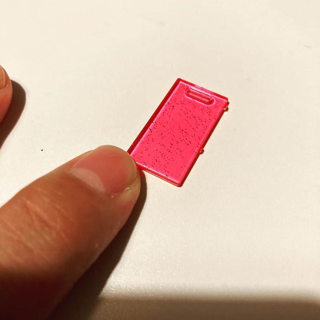 池田鉄洋のインスタグラム：「いろんな物が落ちてるよね。  なんだこの板？ なんだこの……包丁？ ああ！　まな板と包丁かあ！ と、後々わかる小さな物が、落ちてるよね。」