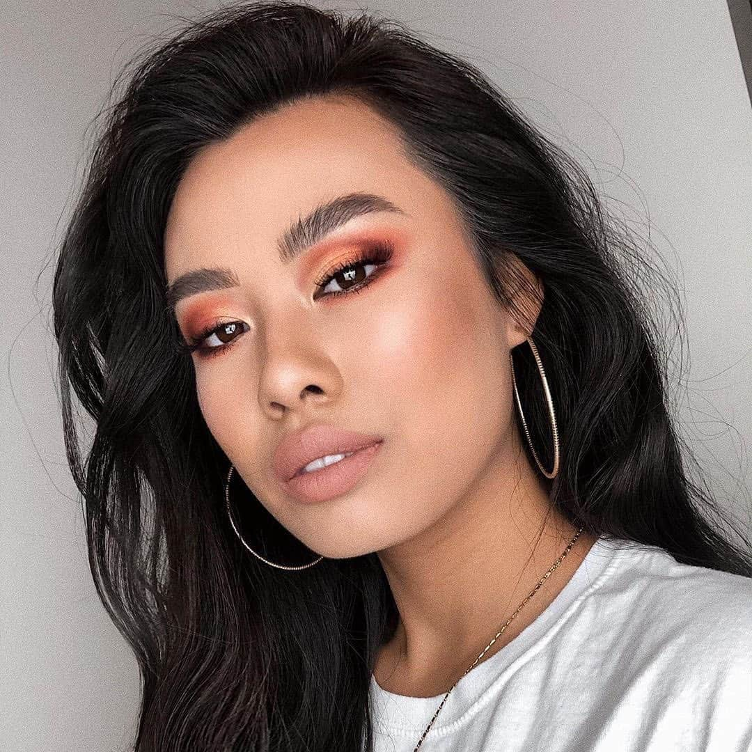 Benefit Cosmeticsさんのインスタグラム写真 - (Benefit CosmeticsInstagram)「@jvongphoumy frames her gorgeous sunset eye look with equally gorgeous #benefitbrows! 💖 All she used to get the look is our #foolproof brow powder in shade 5! #regram #ffriendswithbenefit」8月16日 1時14分 - benefitcosmetics