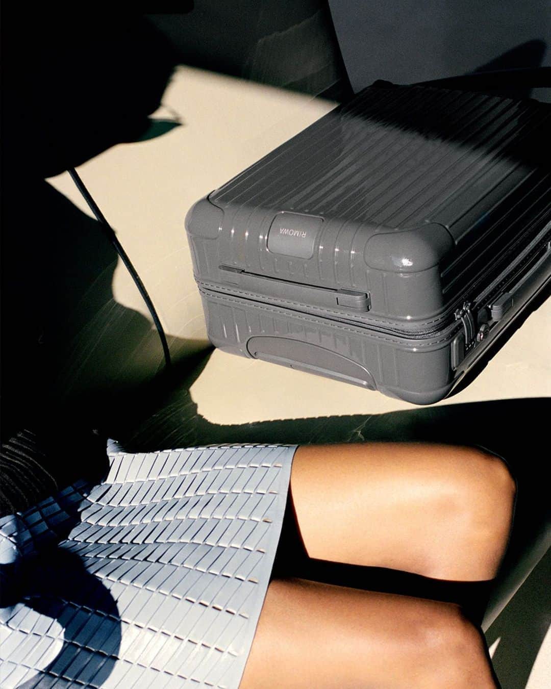 LVMHさんのインスタグラム写真 - (LVMHInstagram)「Wherever you are, experience a special getaway with the Group and its Maisons.  We’re now taking you on a special trip back to the origins of the iconic RIMOWA aluminium suitcase, with the third episode of our Timeless series on LVMH’s IGTV.  In 1937, following a fire that burned all the creations of the family business at the origin of the current Maison @rimowa, Richard Morszeck, the founder’s son, introduced the first ever aluminium suitcase.   Lightweight, robust, functional and design, the RIMOWA aluminium suitcase is regarded as one of the most iconic luggage designs of all time.   Adopted by all the adventurers, photographers and business travelers, it is loved for its instantly identifiable form, grooved structure, and outstanding protection against any natural elements.   From vintage wood to classic aluminium to high-tech polycarbonate, @rimowa has always looked for ways to make travel better, because expert travellers need expert travel solutions.   But how did the aluminium lead to a revolution in luggage design? Learn more with Timeless about the story behind this iconic material.  #LVMH #RIMOWA #RIMOWAessential #Timeless」8月16日 1時23分 - lvmh