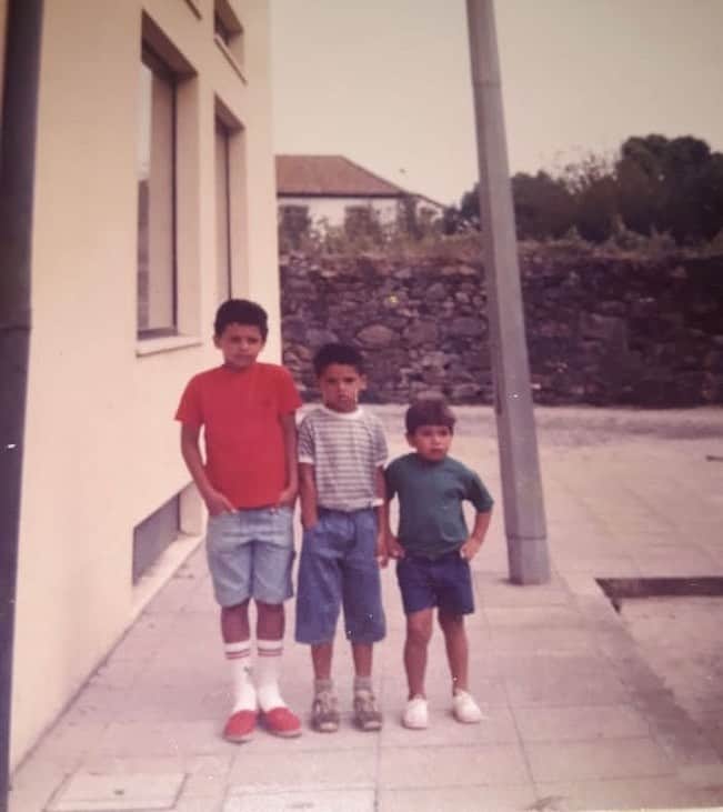 シャルレス・ジアス・ジ・オリベイラのインスタグラム：「Pasando el sábado en 1989 con la banda!!! 😂😂@yuridesouza_10 @igorsouzafonseca 😂😉👦🏻👦🏻👦🏼🤜🤛」