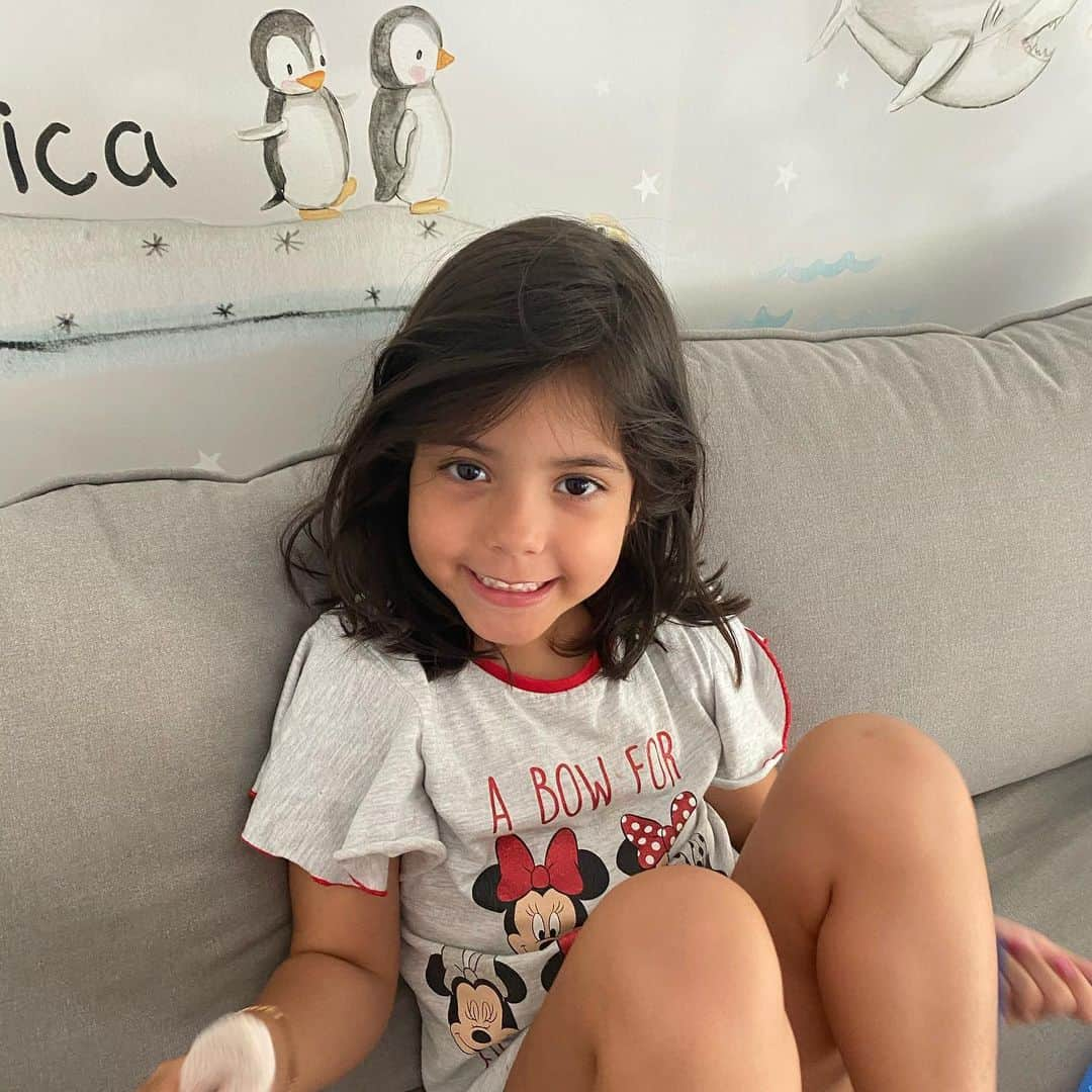 ガリー・メデルさんのインスタグラム写真 - (ガリー・メデルInstagram)「mi niña cuanto te amo 👧🏻❤️🤩🤗😍😻🥰😘 #alessandra #5añitos #lajefa #hermoshaaaaaaaa」8月16日 1時43分 - gary_medel17