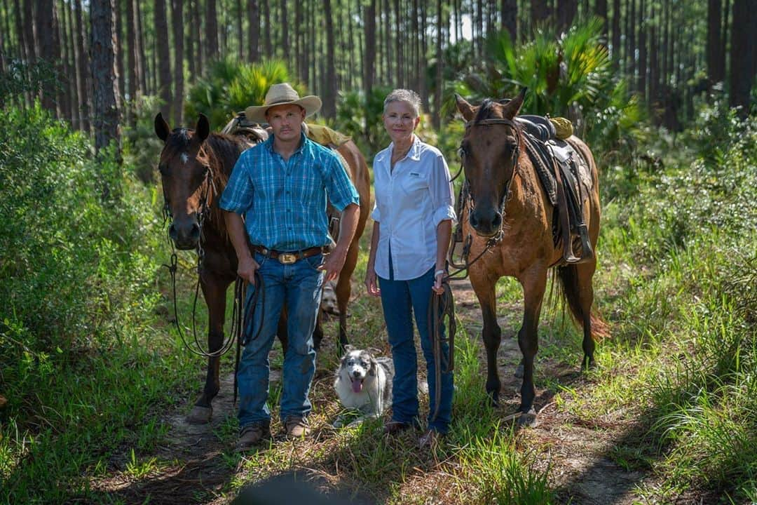 National Geographic Creativeさんのインスタグラム写真 - (National Geographic CreativeInstagram)「Photos by @carltonward  The first stop on the assignment — Usher Land and Timber, near the Suwannee River in Chiefland, FL. We are making a Last Wild Places film for @insidenatgeo about the @FloridaWildlifeCorridor, exploring how working lands such as farms and ranches are helping preserve wildlife habitat. The filmmakers is featured in these photos are @danny_schmidt and @ricksmith_media. Learn more at @fl_wildcorridor and @pathofthepanther. #LastWildPlaces #KeepFLWild.」8月16日 1時45分 - natgeointhefield