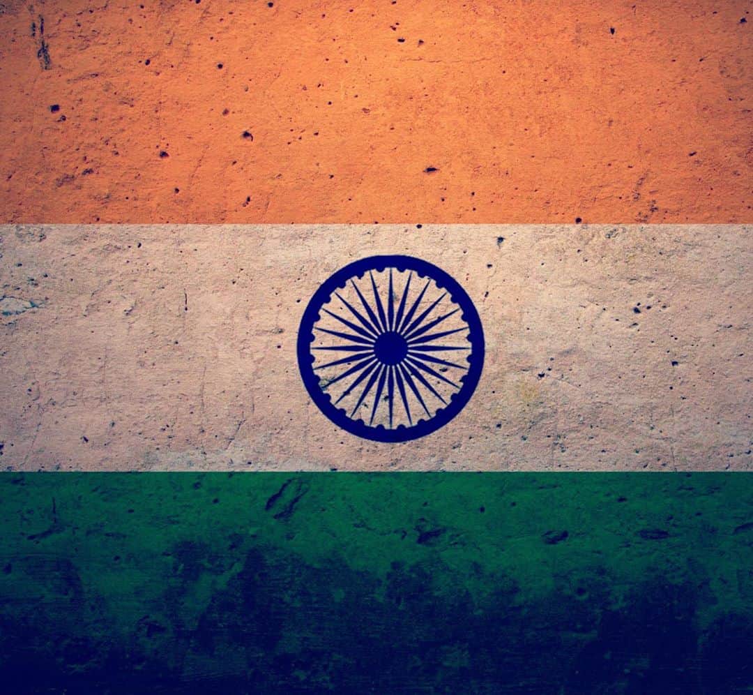 クナル・ネイヤーのインスタグラム：「Happy Independence Day Bharat, meri jaan. Proud to come from the land of seekers. Missing Mom and Dad and my brother and all my cousins and nieces and nephews today. Missing the soil, missing home. Jai Hind!」