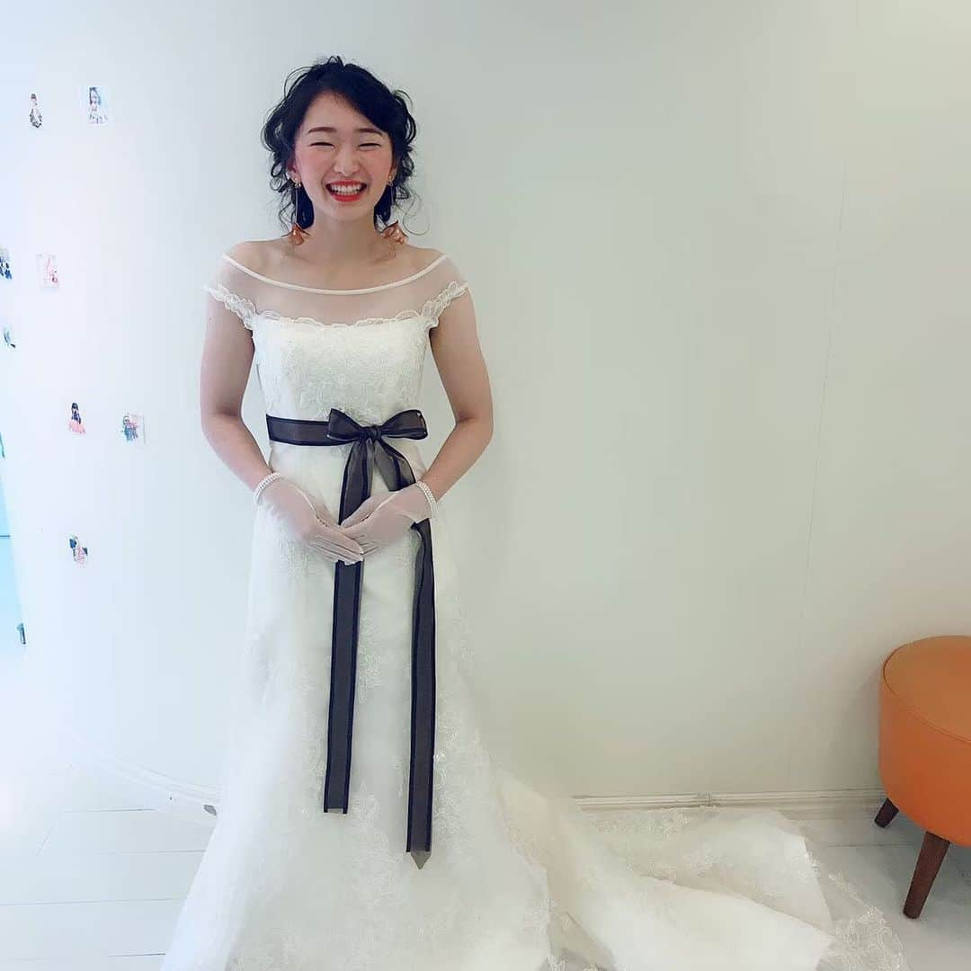 アールベルアンジェNagoyaさんのインスタグラム写真 - (アールベルアンジェNagoyaInstagram)「@art_bell_ange_nagoya  weddingテーマに合わせたり 季節に合わせたり ウエストにくるリボンがアクセントで人気のアイテムです #アールベルアンジェ名古屋  #結婚式 #名古屋 #ドレスコーデ  #サッシュリボン #weddingdress  #dressy花嫁  #marry花嫁  #プレ花嫁」8月16日 2時26分 - art_bell_ange_nagoya