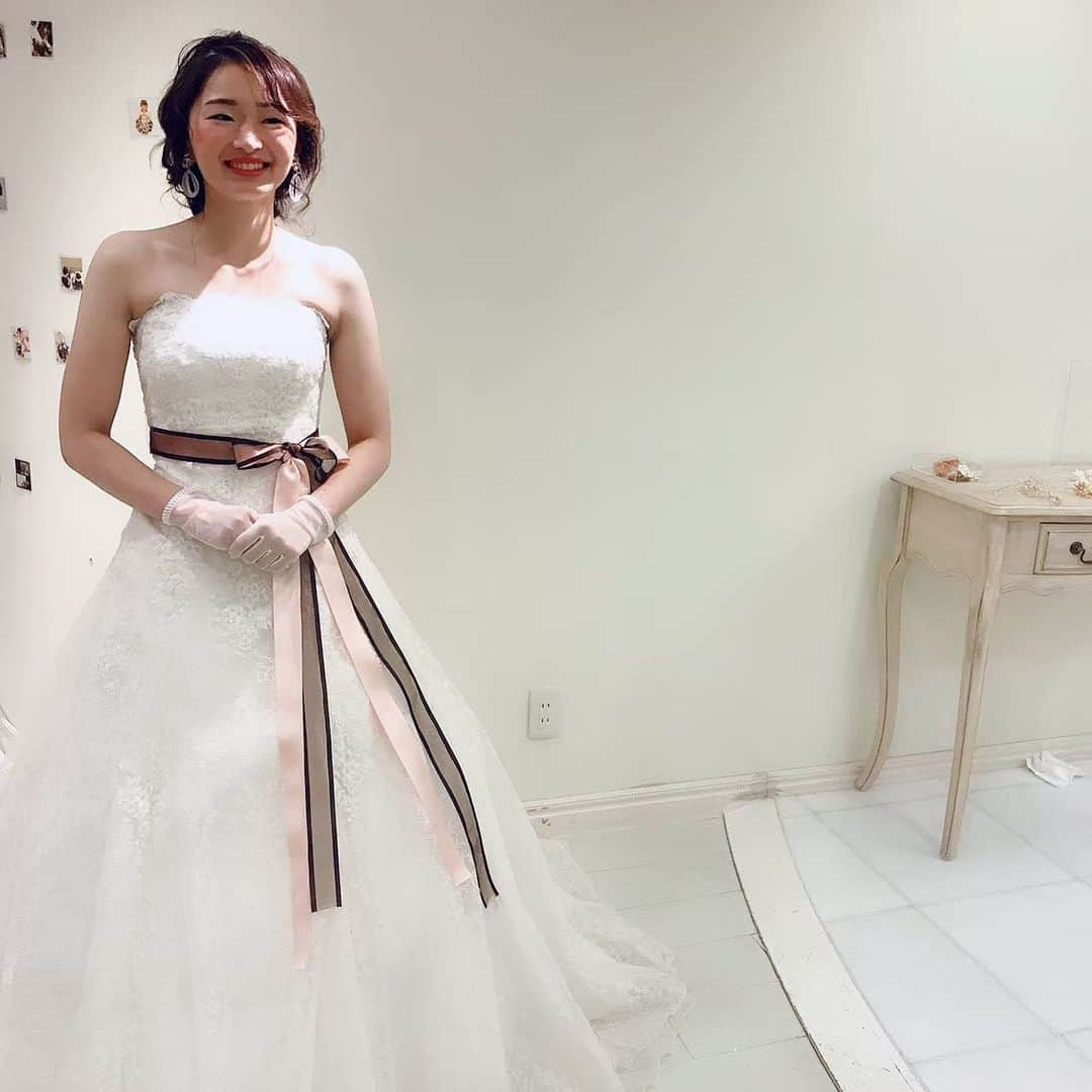 アールベルアンジェNagoyaさんのインスタグラム写真 - (アールベルアンジェNagoyaInstagram)「@art_bell_ange_nagoya  weddingテーマに合わせたり 季節に合わせたり ウエストにくるリボンがアクセントで人気のアイテムです #アールベルアンジェ名古屋  #結婚式 #名古屋 #ドレスコーデ  #サッシュリボン #weddingdress  #dressy花嫁  #marry花嫁  #プレ花嫁」8月16日 2時26分 - art_bell_ange_nagoya