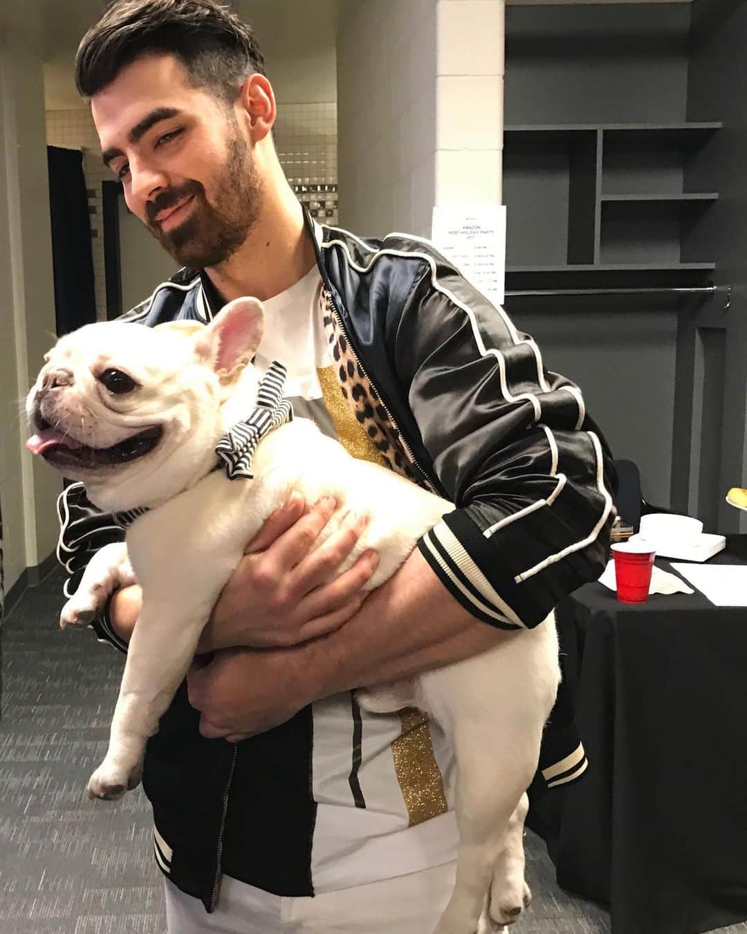 Sir Charles Barkleyのインスタグラム：「Happy birthday @joejonas ! Wishing you a pawsome day full of cake (by the ocean) and love! ❤️ Miss you!!」