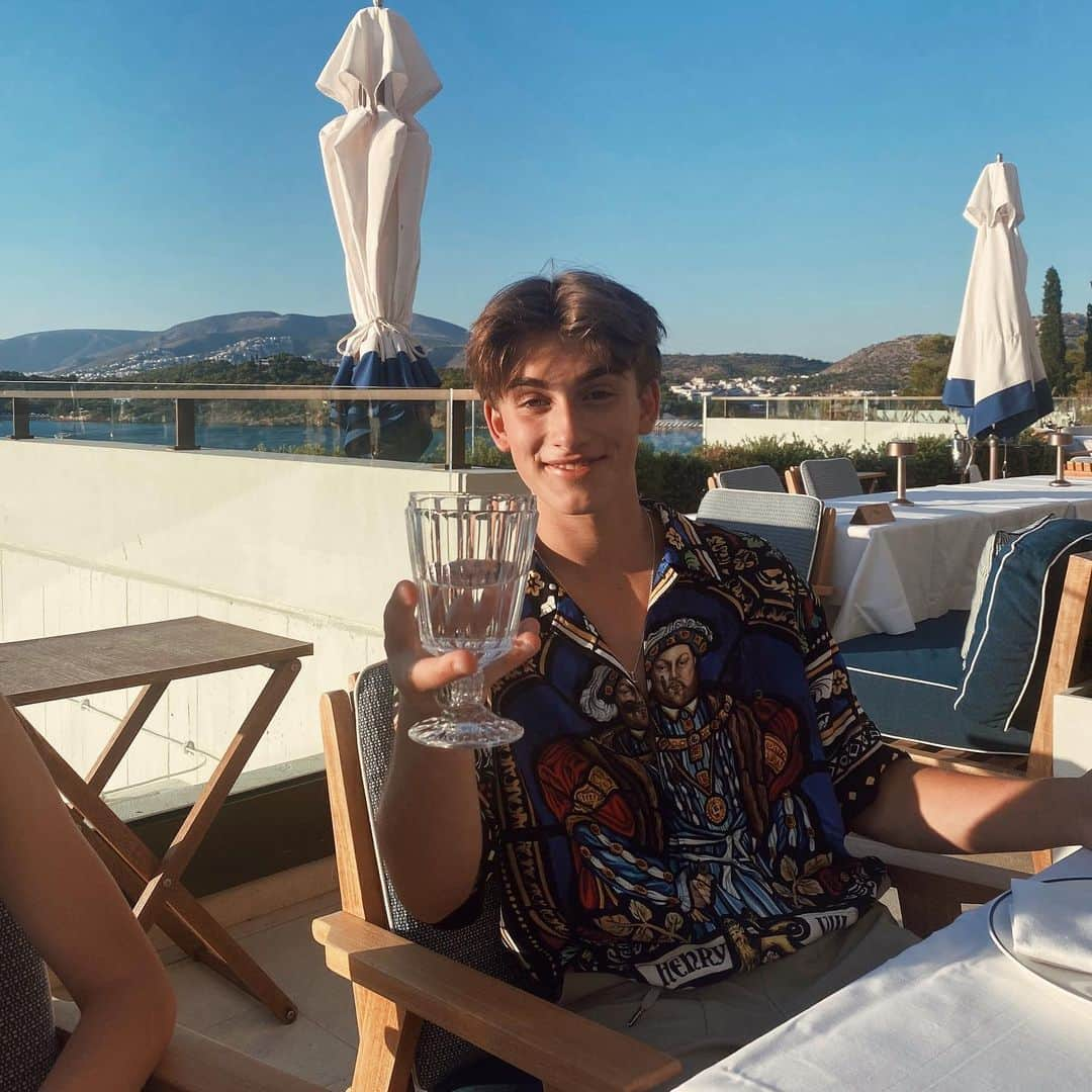 ジョニー・オーランドさんのインスタグラム写真 - (ジョニー・オーランドInstagram)「last few weeks <3 greece vid up on yt !」8月16日 2時49分 - johnnyorlando