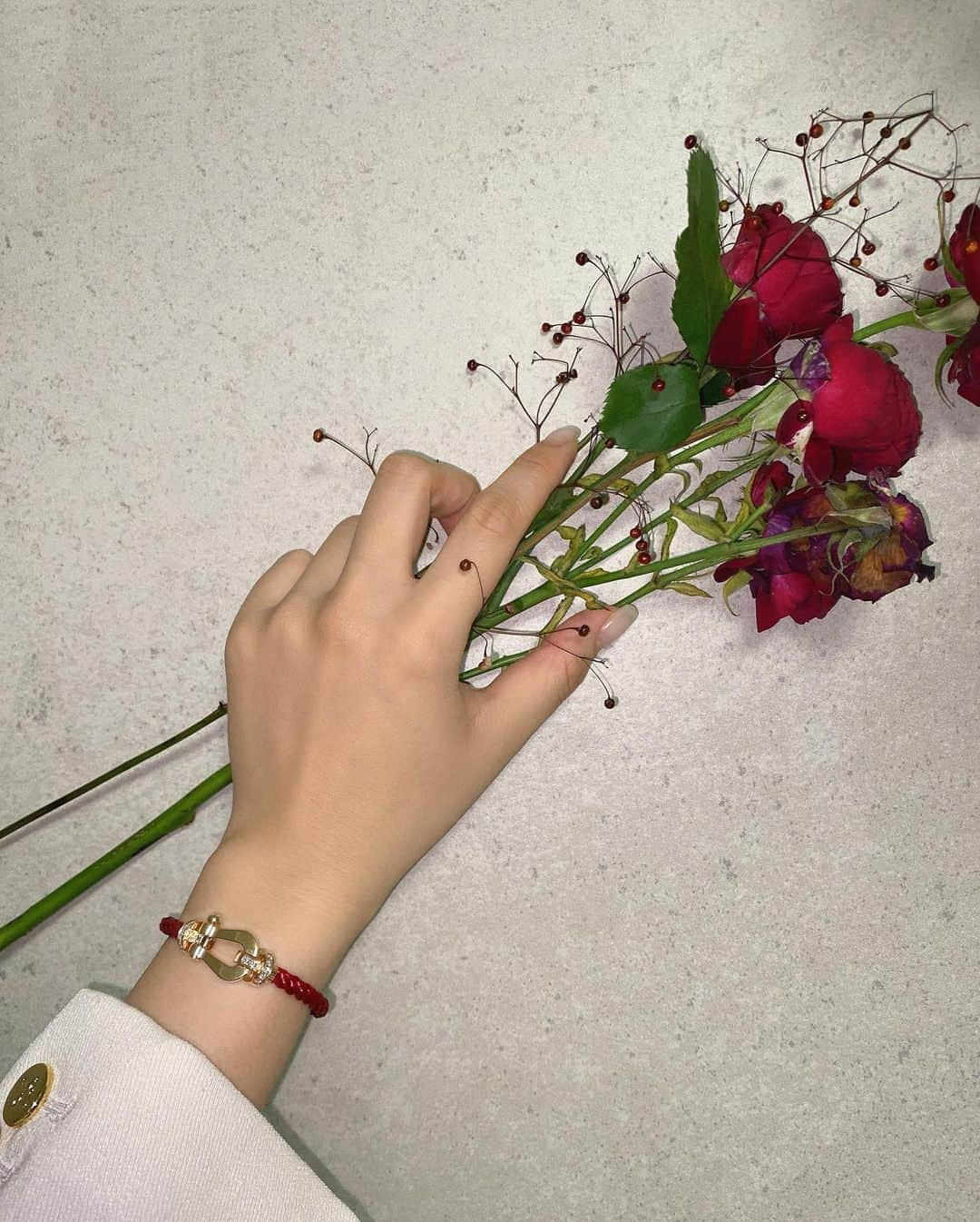 ヒョミン さんのインスタグラム写真 - (ヒョミン Instagram)「Red pick🌹 #Force10 #FredParis #FredJewelry @fredjewelry #프레드 #프레드팔찌  #협찬광고」8月16日 13時41分 - hyominnn