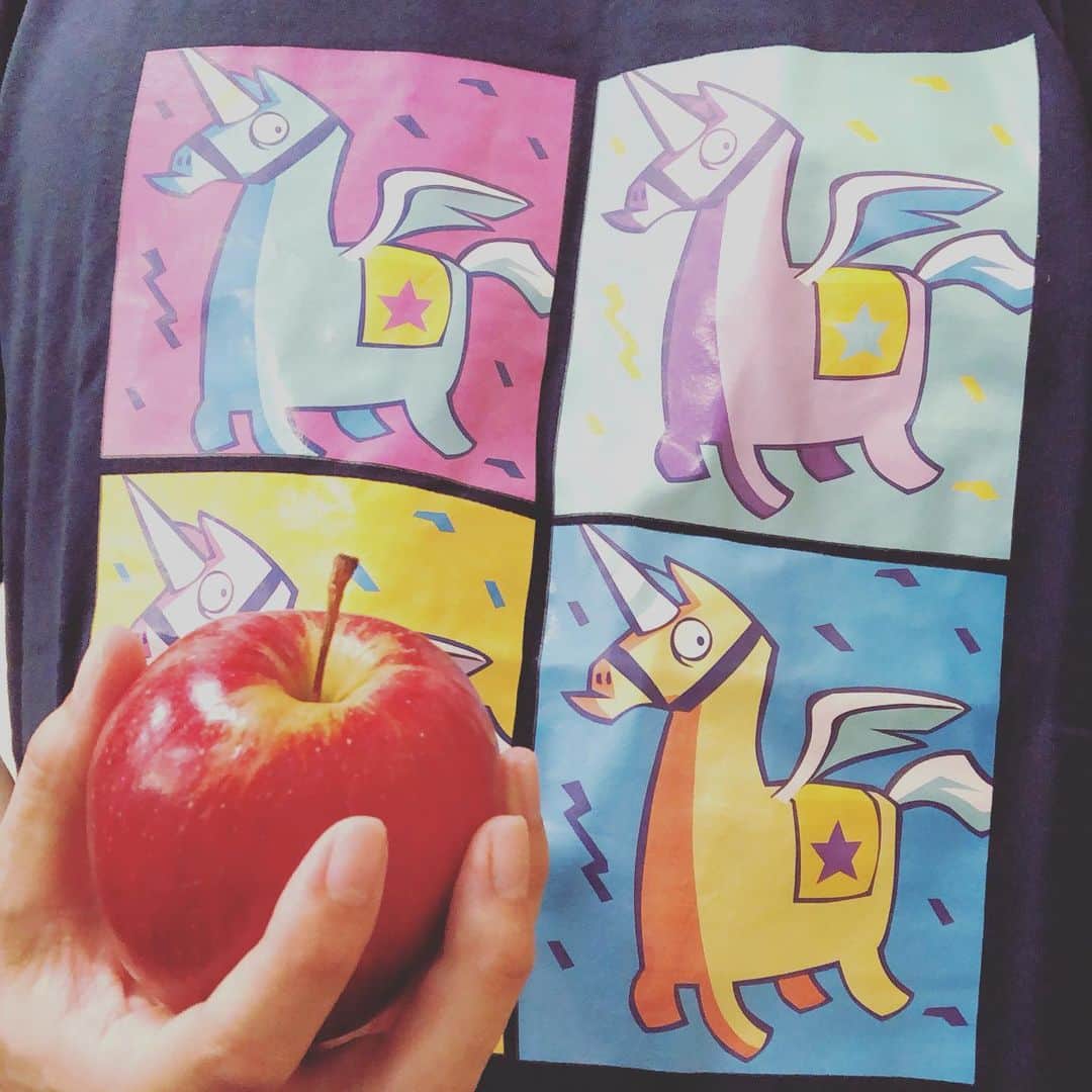 風間由次郎のインスタグラム：「リハーサルウェア👕 & ブレイクファースト🍎」