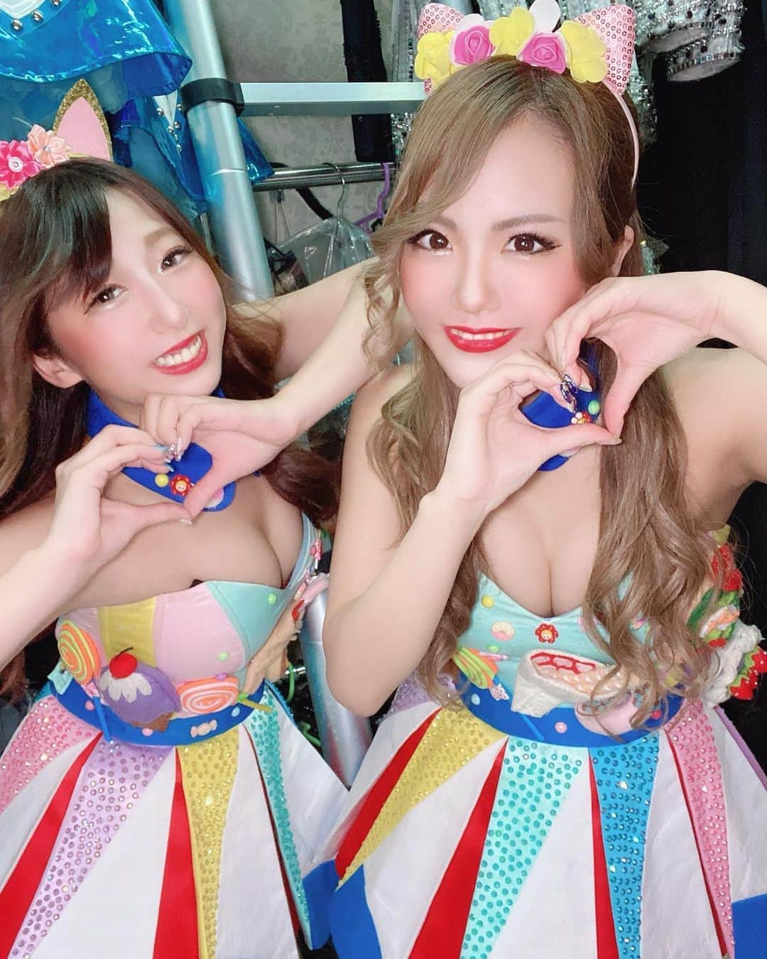 KARENのインスタグラム：「、 もちかれ(*⃙⃘´꒳`*⃙⃘) 、 #バーレスク東京 #バーレスク #バーレスク東京かれん #六本木 #ショーパブ #ショー #ダンス #burlesque #ショーガール #エンターテインメント  #burlesquetokyo #dance #roppongi #xoxo #girl #me #l4l #show #showgirl #dance #dancer #japan #japanesedancer #instagood #おうち時間　#stayhome #ダンス好きな人と繋がりたい」