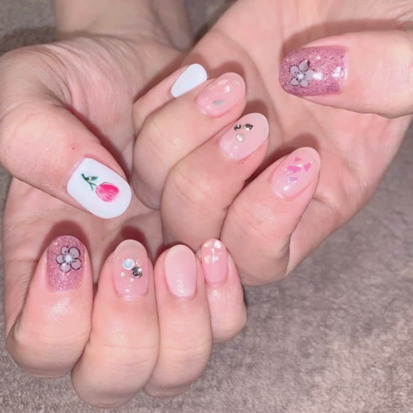 藤本りの加のインスタグラム：「久々のネイル💅🏻 やっぱり女の子は可愛くなきゃ💄❤ ・ 本日も投票宜しくお願い致します✨プロフィール下のURLから投票ページに飛べます🕊 ・ #ミスコン #東洋大学 #ミスミスター東洋2020 #ミスコンテスト #大学 #東洋 #ネイル #💅🏻 #渋谷 #thenailstudio #東京 #ネイルデザイン #Instagram #like4like #l4l #instagood #nail #new #tokyo #nailart #instalike」
