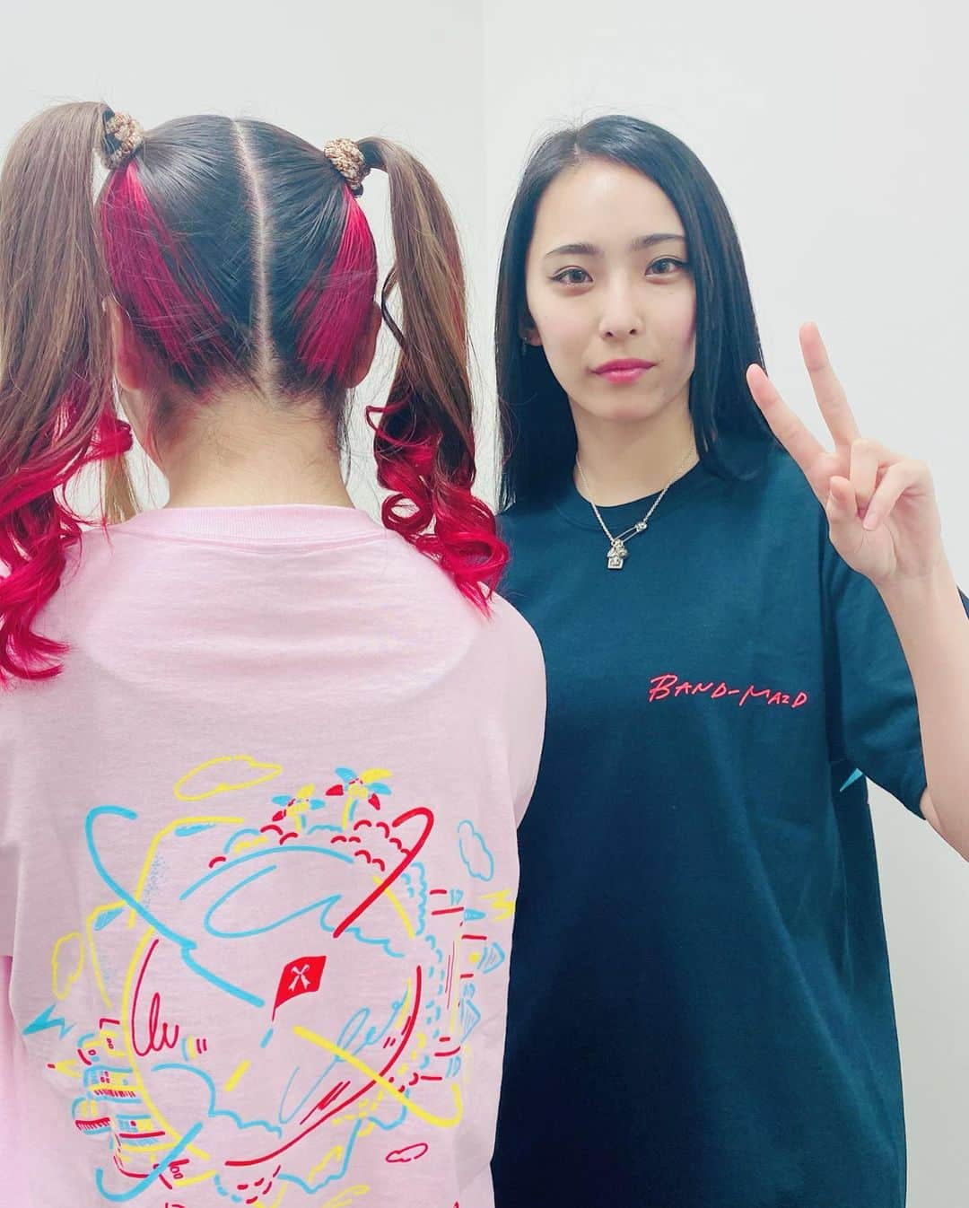 BAND-MAIDさんのインスタグラム写真 - (BAND-MAIDInstagram)「【Today】 "BAND-MAID ONLINE OKYU-JI" NEW MERCH🔥 Merchandise will be available for new worldwide shop from 2 p.m. to 10 p.m. on Aug. 16, JST.   https://bandmaid.store/  #bandmaidokyuji #bandmaid」8月16日 12時58分 - bandmaid.jp