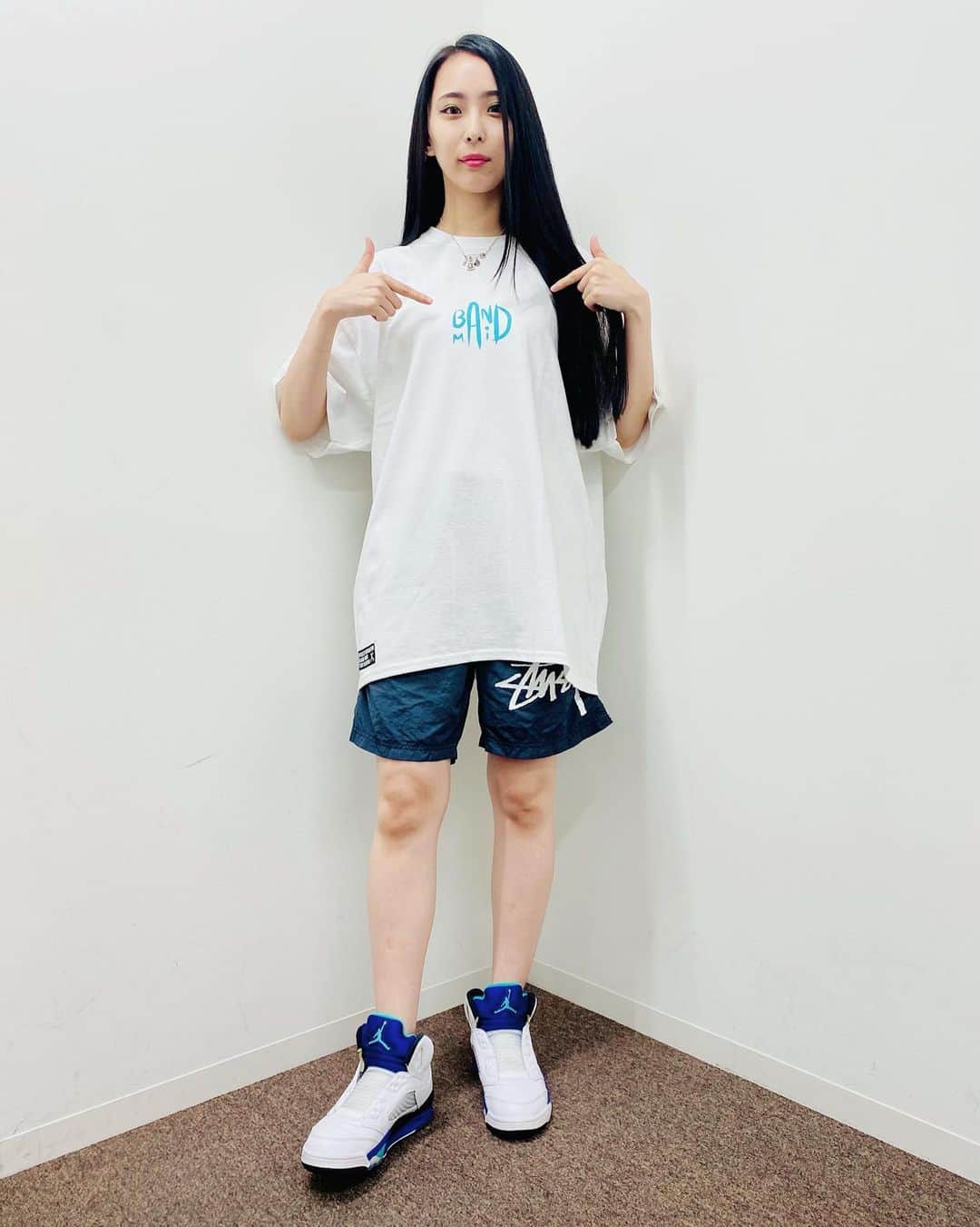 BAND-MAIDさんのインスタグラム写真 - (BAND-MAIDInstagram)「【Today】 "BAND-MAID ONLINE OKYU-JI" NEW MERCH🔥 Merchandise will be available for new worldwide shop from 2 p.m. to 10 p.m. on Aug. 16, JST.   https://bandmaid.store/  #bandmaidokyuji #bandmaid」8月16日 12時58分 - bandmaid.jp