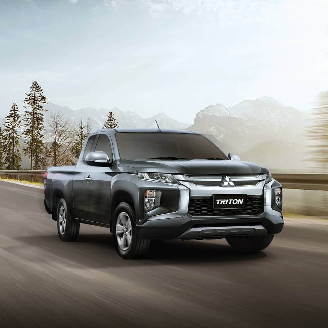 Mitsubishi Motors Thailandのインスタグラム：「แกร่ง แรงไม่มียั้ง New Mitsubishi Triron Mega cab ตัวเตี้ยหน้าใหม่ หล่อ โดนใจ พร้อมให้คุณจับจองเป็นเจ้าของในราคาเริ่มต้น 602,000 บาท   #MitsubishiMotorsThailand #MitsubishiMotors #NewTriton #แกร่งลุยทุกอุปสรรค」