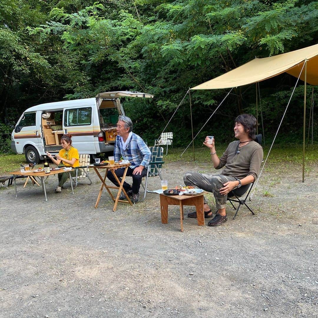 宮崎謙介さんのインスタグラム写真 - (宮崎謙介Instagram)「高田純次さんとキャンプのロケ。尊敬する高田純次さんとご一緒できて光栄でした。  #高田純次  #クギズケ  #キャンプ」8月16日 13時19分 - miyazakikensuke1031