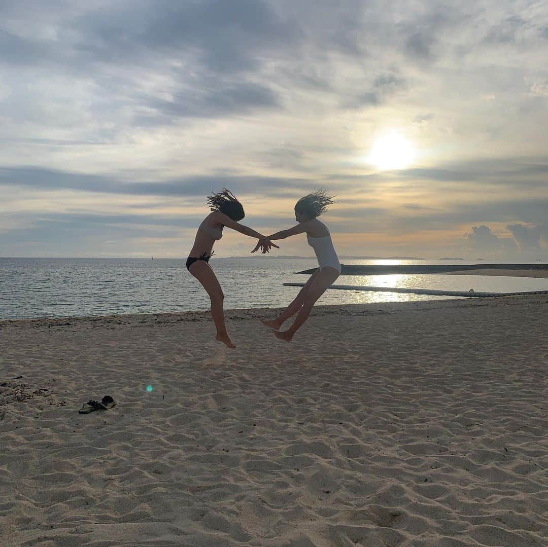 NAKATANIYUKAのインスタグラム：「ありよぴ丸大先生と弾丸沖縄合宿🌺  2人の新陳代謝の良さは沖縄1でした！！  #いーやーさーさ  #1枚目はハート💓」
