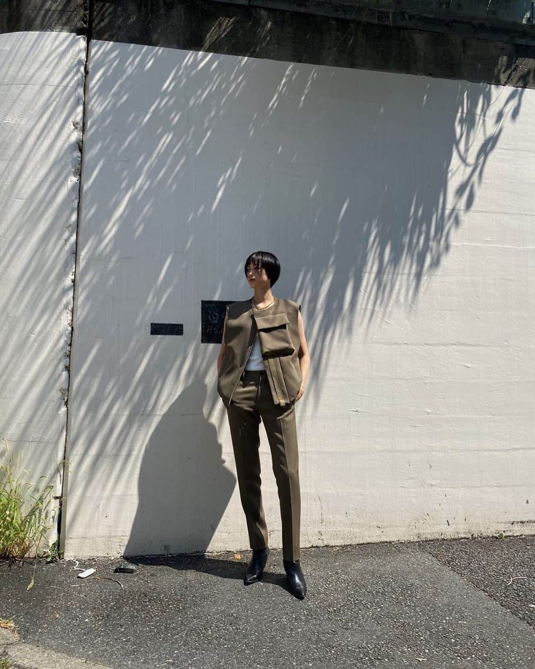 江井櫻子のインスタグラム：「にいちゃんとお揃いのベスト🦺」