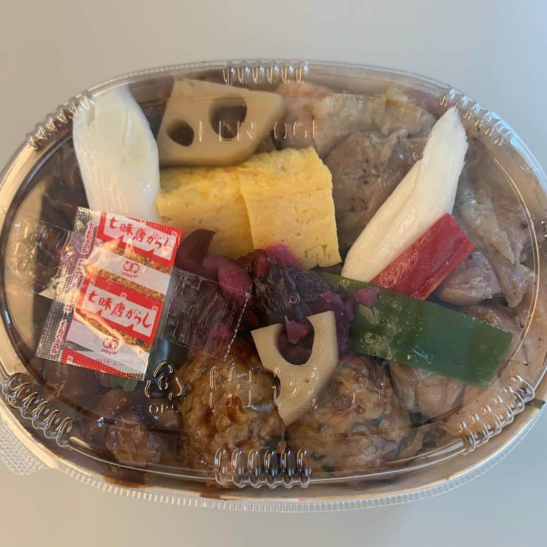 高橋茂雄さんのインスタグラム写真 - (高橋茂雄Instagram)「Q.新幹線で弁当食べようと思ったら箸がありません。あなたならどうする？  #人生の難問 #僕はどうするの」8月16日 13時30分 - shigeo0128