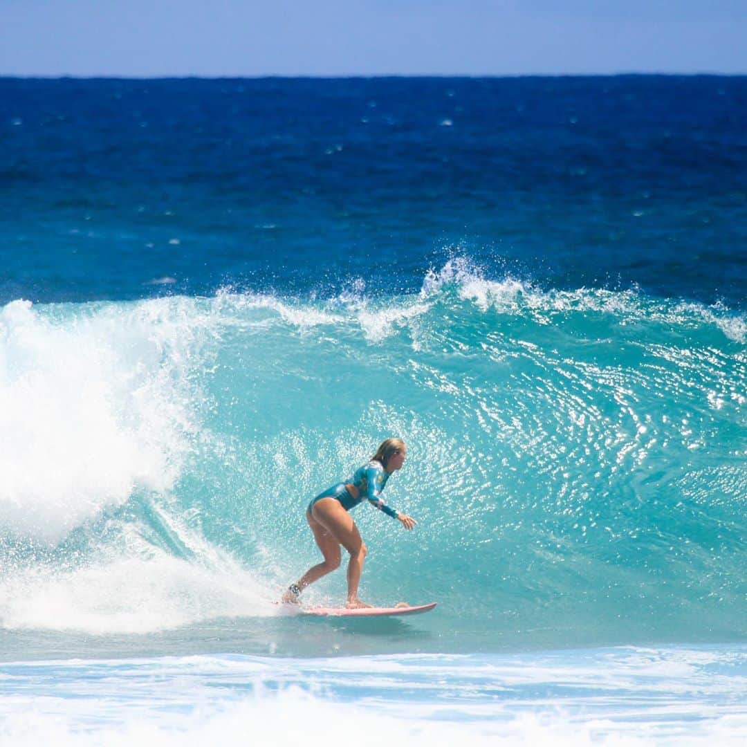 Bethany Hamiltonのインスタグラム：「The mermaiding blue zone 💙」
