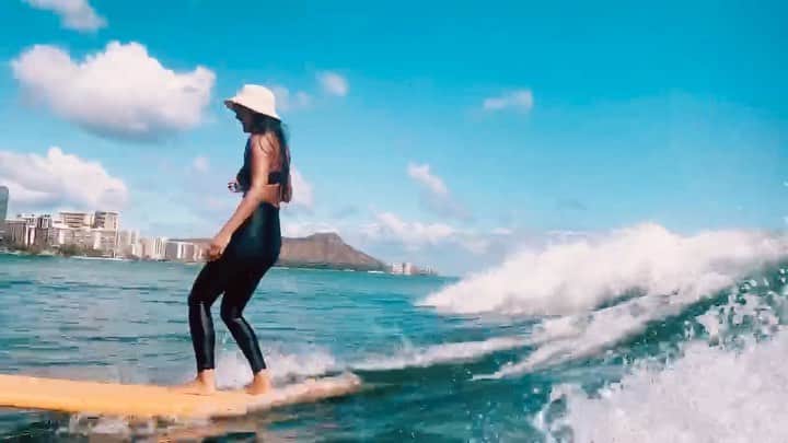 Tamikoのインスタグラム：「lil wave lotta fun 🐒🐒🧡」