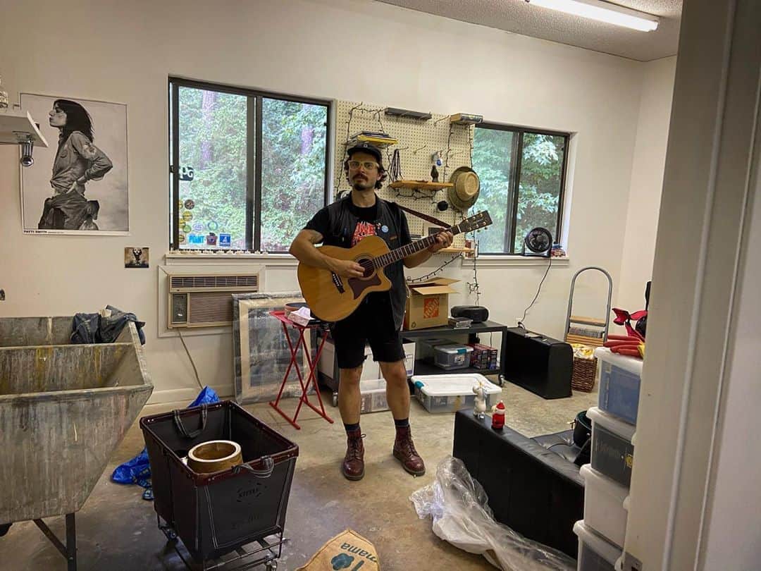 マイケル・マラーキーのインスタグラム：「a year apart and still in tune」