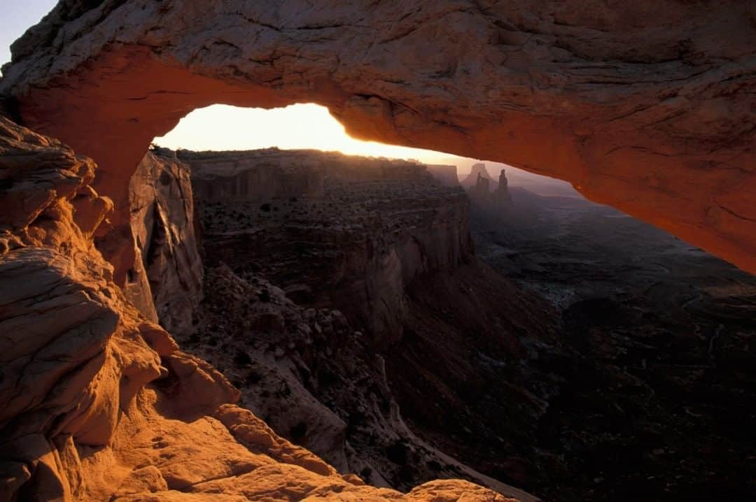 National Geographic Travelさんのインスタグラム写真 - (National Geographic TravelInstagram)「Photo by @michaelclarkphoto  The sunrise appears under the Mesa Arch in Canyonlands National Park, Utah. This is a very popular photography spot. This image was captured years ago, and there were only a few of us at the arch on this morning. I can only imagine how many hundreds of photographers flock to this spot now. #mesaarch #canyonlands #utah」8月16日 5時05分 - natgeotravel