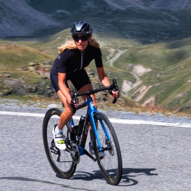 ジャスティン・マッテラさんのインスタグラム写真 - (ジャスティン・マッテラInstagram)「Ad ognuno il suo Ferragosto. ❤️🎉 Ph @fabricassata #TrainSmart @livigno  #ciclismo #ridemybike #whereiride #ilovecycling #nevernotriding #cyclingaddict #wymtm #ciclista #ridelikeagirl #ridelots #ridingistheanswer #cyclingshot #igerscycling #roadcyclist #fromwhereiride #cyclingpassion #bici #ciclistas  #cyclingphoto #lady  #sportbike」8月16日 5時36分 - justineelizabethmattera