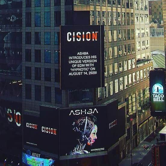 DJアシュバさんのインスタグラム写真 - (DJアシュバInstagram)「Overlooking @TimesSquareNYC Thx for the love!! @cisionglobal #Hypnotic #theabducted 🔥👽 . Thank you all so f’n much for all of the amazing comments. Stoked that everyone seems to be enjoying my new single! . Watch and share the Hypnotic Music Video and Stream it today!! (Link in bio)」8月16日 5時48分 - ashba