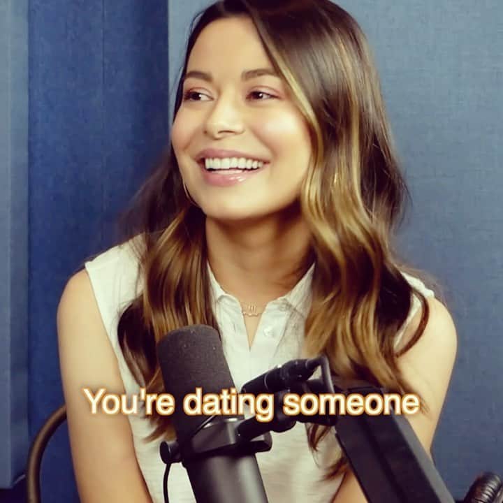 ミランダ・コスグローヴのインスタグラム：「Having a blast with @whitneycummings and @bentonrayy while they try to do the impossible and help me fix my dating life 😂 @goodforyoupodcast」