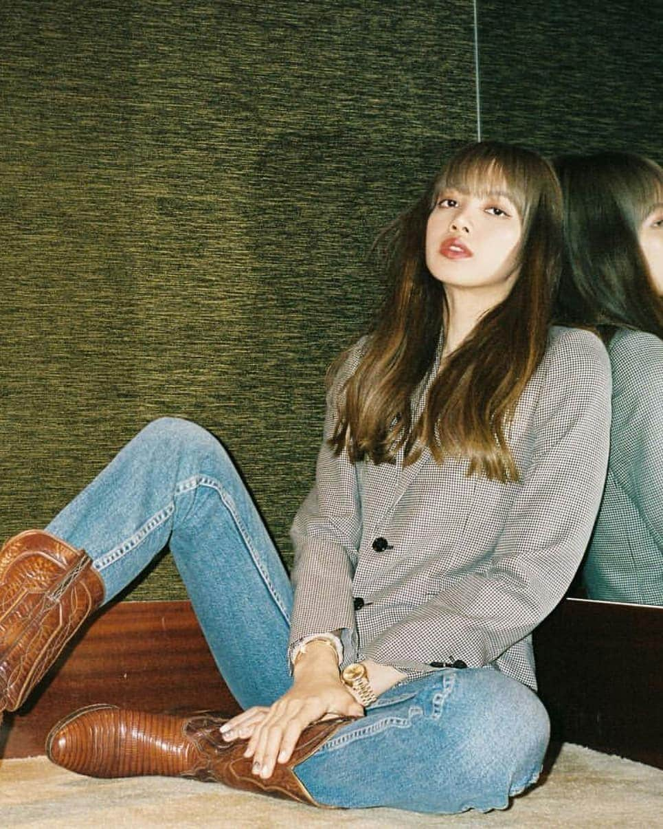 リサさんのインスタグラム写真 - (リサInstagram)「i mean look at her! she's a movie. she's a song🎻 . . . #BLACKPINK #리사 #LISA #LALISA #LALISAMANOBAN #LALISAMANOBAL #howyoulikethat #HOWYOULIKETHAT」8月16日 6時05分 - lisa.blackpink