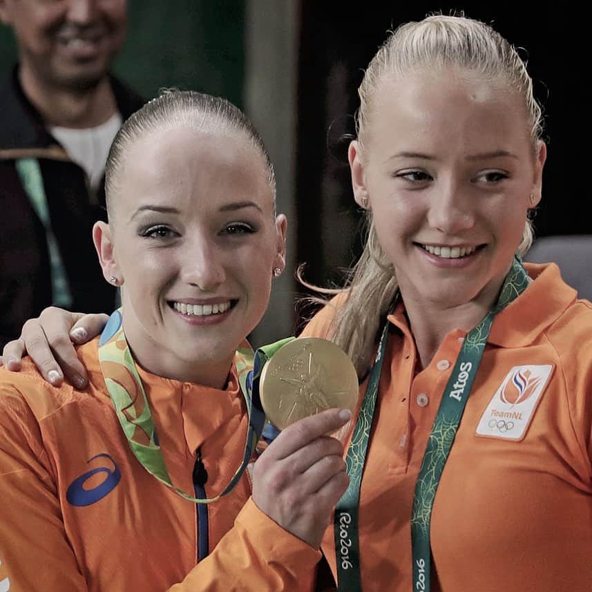 リーケ・ウェイファースのインスタグラム：「08.15.2016 🔒🧡 This magical day, but as well the intense and beautiful journey together, forever captured in our hearts.  How cool you will be a 5 year reigning Olympic Champ, nevertheless you will be champ for all years to come! Love you Sannie🧡」