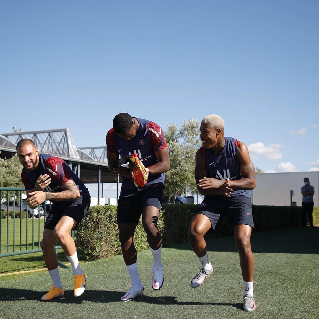 プレスネル・キンペンベさんのインスタグラム写真 - (プレスネル・キンペンベInstagram)「Killin Dem 🇳🇬 #LAFORCE」8月16日 6時27分 - kimpembe3