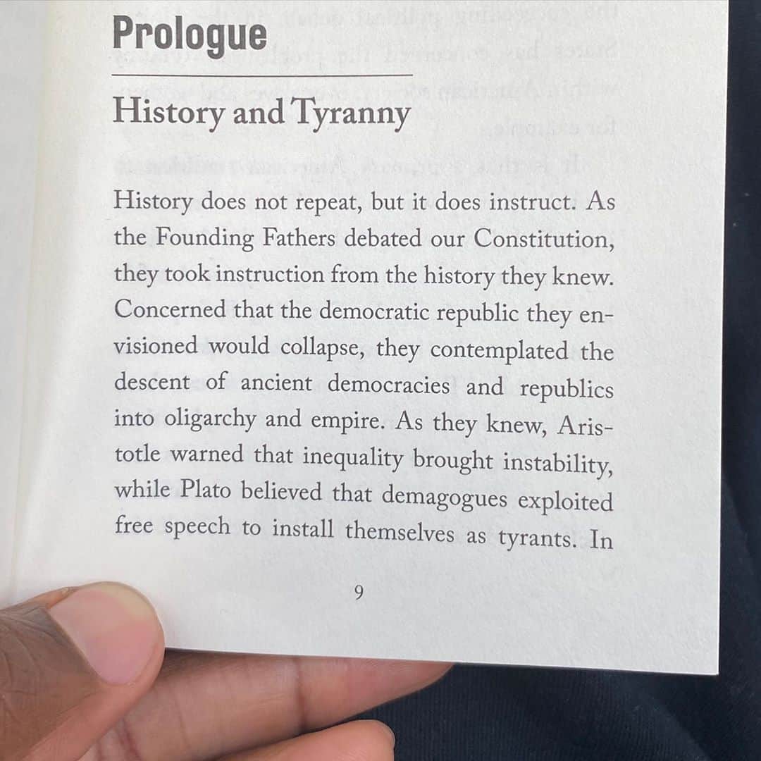 レイ・アレンのインスタグラム：「On Tyranny! #timothysnyder #vote」