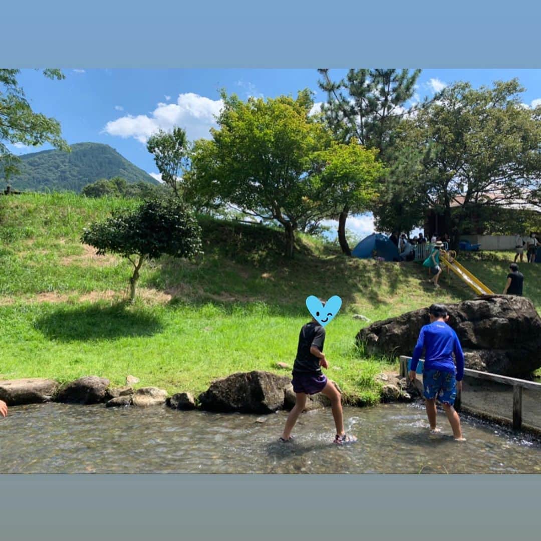 のインスタグラム：「昨日は、お友達家族に川遊びに連れて行ってもらった息子🐟魚釣して、川に飛び込んで、それはそれは楽しかったようで、大興奮でいろいろ報告してくれました‼️私ではこんな遊びになかなか連れて行ってあげられないから、感謝しかない‼️きっとこんな遊びもっとさせてあげればいいんだろうけど…そもそもどこに行けばいいかすらわかんない私😂皆さん、よかったらまた教えてください❤️ また一つ夏休みの素敵な思い出が増えました‼️  #ありがとうございます #感謝 #川遊び #遊び場教えてください #shiba_u」