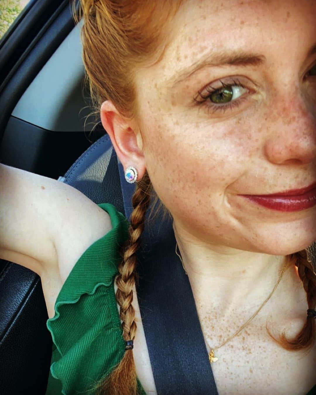 ナターシャ・ピュリッチのインスタグラム：「Getting to that point in the summer where the freckles are starting to fuze together. #sweetsummertime☀️ #frecklesfilter」